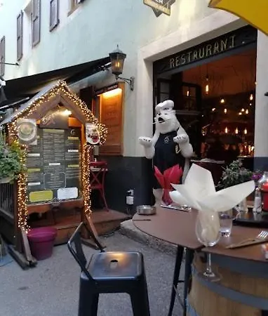 De La Paix 3*